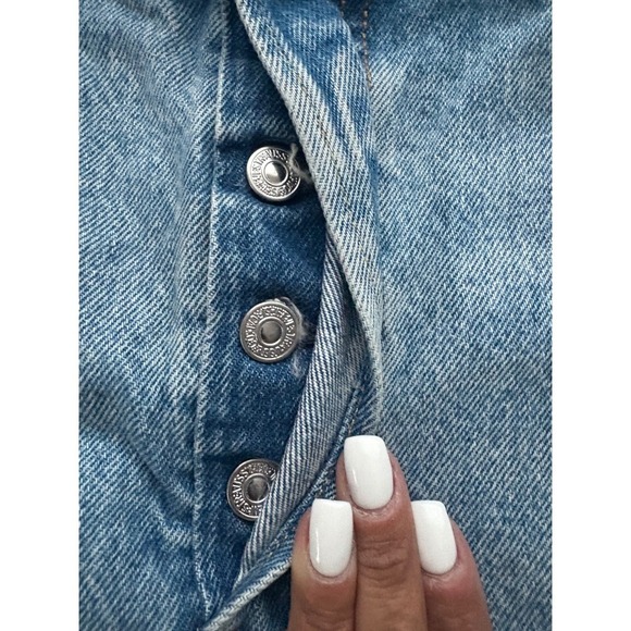 Levi's Premium Denim Shorts Distressed Ripped Frayed Hem Button Fly Womens - Picture 4 of 9